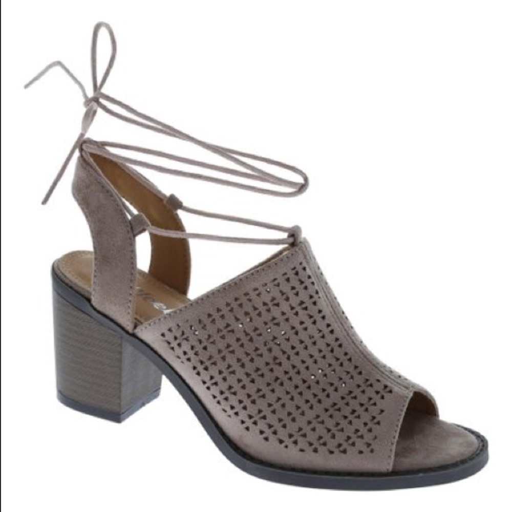 $15 🌚 Perforated Bootie Sandals tie up - Picture 4 of 5